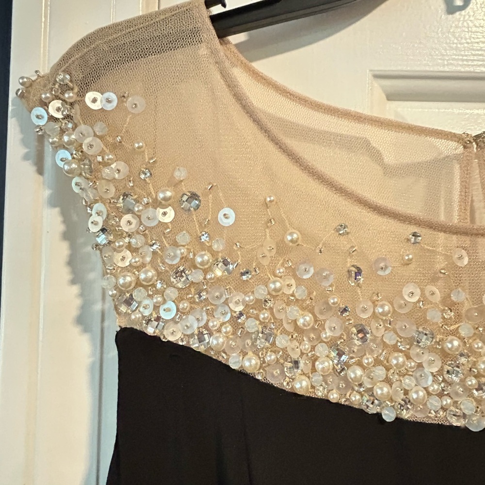 Adrianna Papell Black and Gold Sequin Maxi Gown - Picture 8 of 11